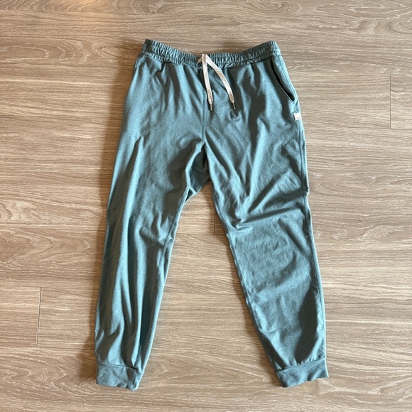 Vuori Performance Jogger in Iron Heather Green women’s size Medium - Picture 4 of 7